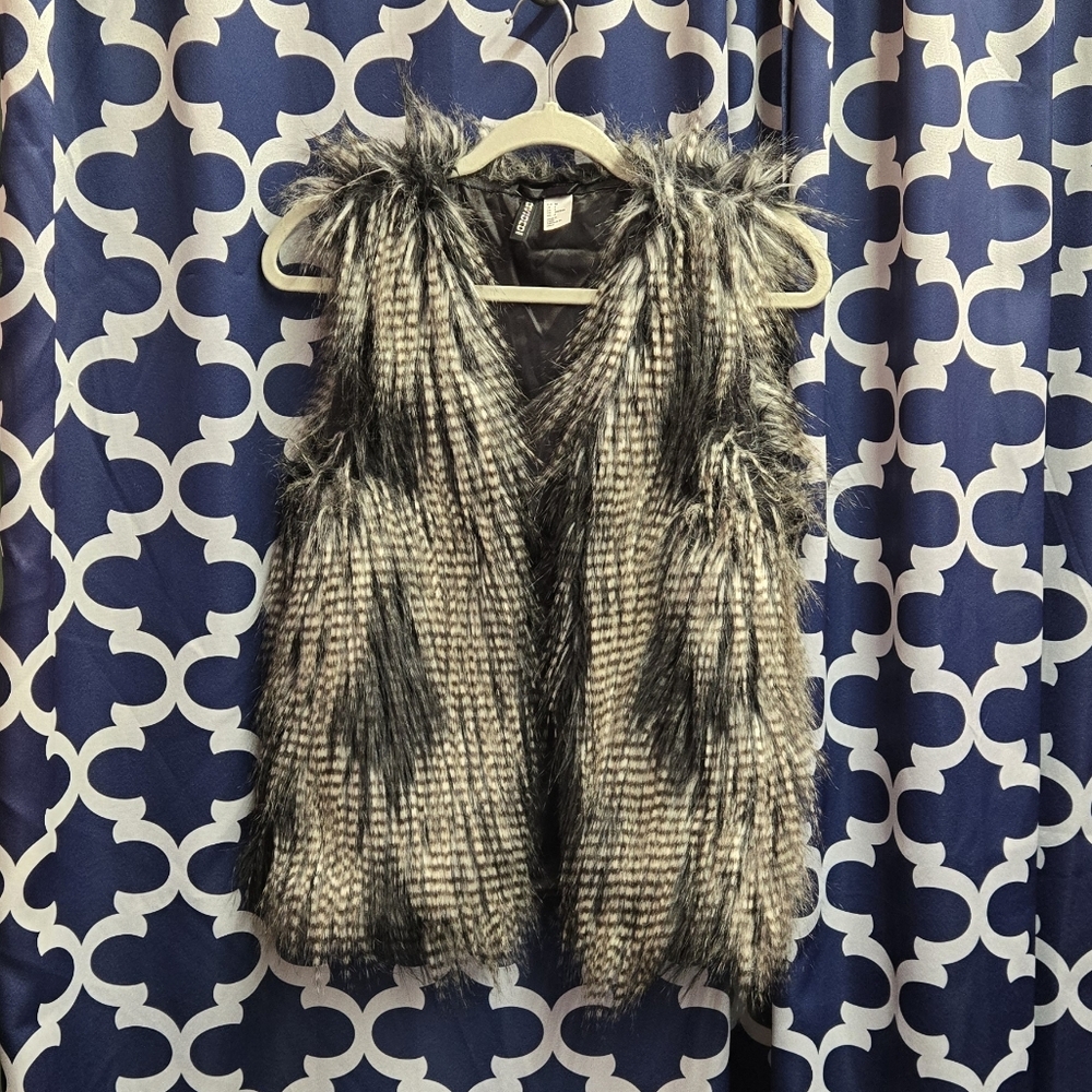 H&M Womans Faux Fur Vest in Black,Gray,White & Brown Size 6